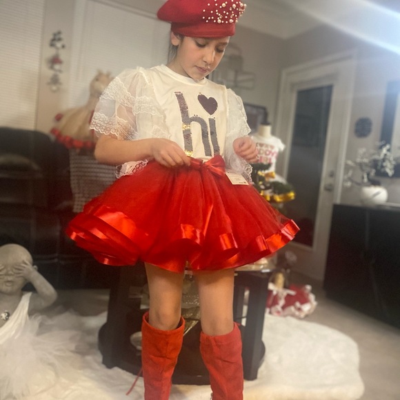 White , red , white and gold , pink - Picture 1 of 3